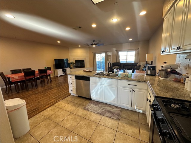 Detail Gallery Image 15 of 63 For 14193 Jicarilla Rd #302,  Apple Valley,  CA 92307 - 3 Beds | 2/1 Baths