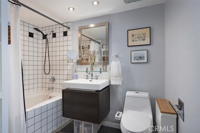 Detail Gallery Image 12 of 21 For 100 W 5th St 3g,  Long Beach,  CA 90802 - 1 Beds | 1 Baths