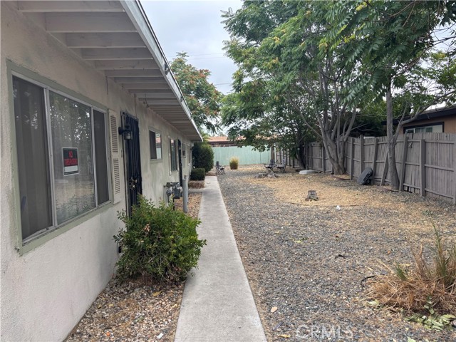 25180 N Buena Vista Street, Hemet CA: https://media.crmls.org/medias/5521c8b1-1ffd-4348-a867-702c72cb428f.jpg