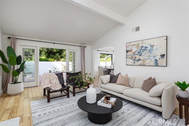 Detail Gallery Image 7 of 34 For 10 Maritime Dr, Corona Del Mar,  CA 92625 - 3 Beds | 2 Baths