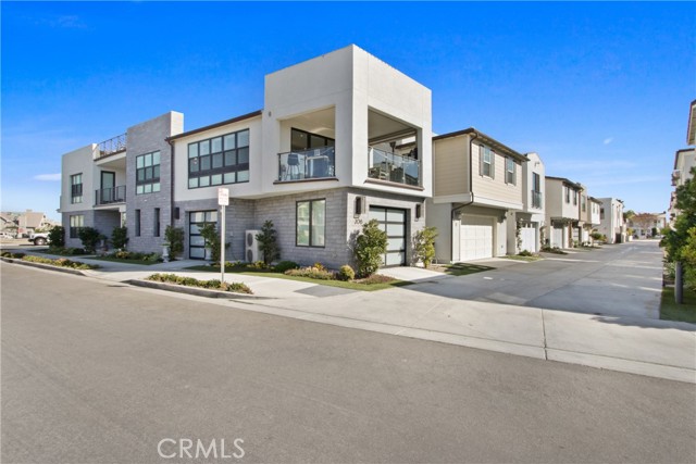 208 Ocean Place, Seal Beach CA: https://media.crmls.org/medias/5522af6e-b93c-4abe-8a48-0ce8fe9b976d.jpg