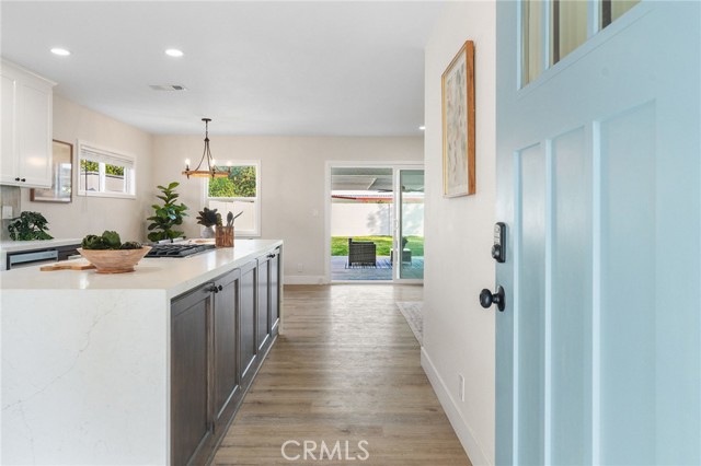 Detail Gallery Image 5 of 51 For 7048 Mclennan Ave, Lake Balboa,  CA 91406 - 4 Beds | 2 Baths