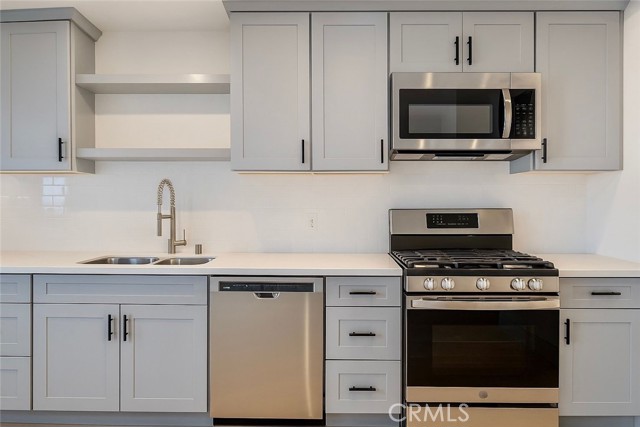 Detail Gallery Image 14 of 19 For 1350 E 8th, Long Beach,  CA 90813 - 2 Beds | 1 Baths