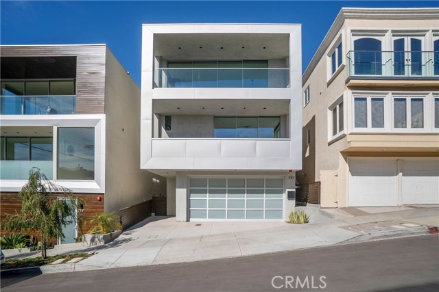 221 1st Street, Manhattan Beach, California 90266, 3 Bedrooms Bedrooms, ,3 BathroomsBathrooms,For Sale,1st,SB19034815
