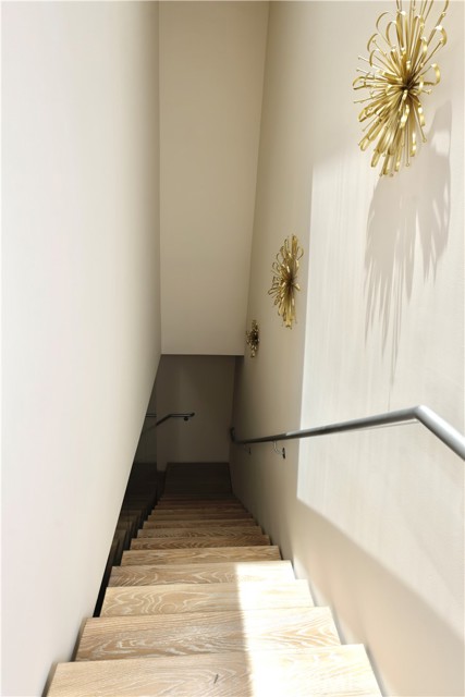 Detail Gallery Image 6 of 20 For 18703 Redwing St, Tarzana,  CA 91356 - 3 Beds | 2/1 Baths