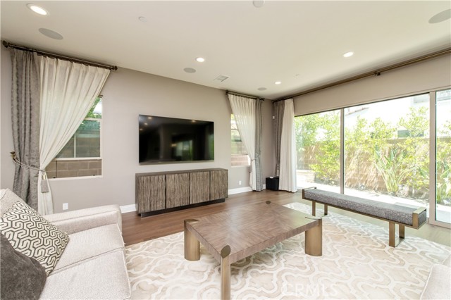 Detail Gallery Image 9 of 57 For 56 Dunmore, Irvine,  CA 92620 - 5 Beds | 5/1 Baths