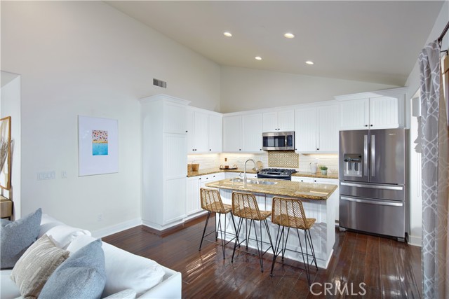 Detail Gallery Image 3 of 10 For 2857 Wards Ter, Laguna Beach,  CA 92651 - 2 Beds | 2 Baths