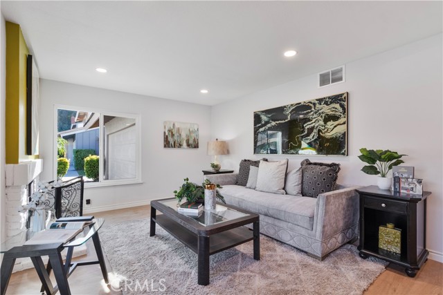 Detail Gallery Image 11 of 38 For 1736 E Oakridge, West Covina,  CA 91792 - 3 Beds | 2/1 Baths