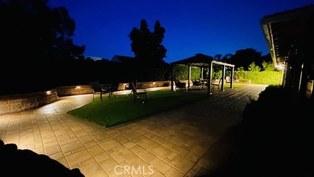 https://media.crmls.org/medias/5526dd10-7c86-4e07-880c-04600eda22af.jpg?preset=X-Large