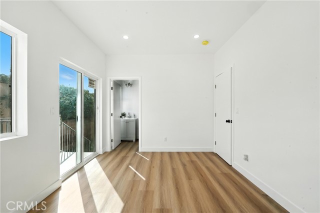 3031 3033 Vineyard Avenue, Los Angeles CA: https://media.crmls.org/medias/55277f21-b8f3-4538-a367-7aa3d01e4fe2.jpg