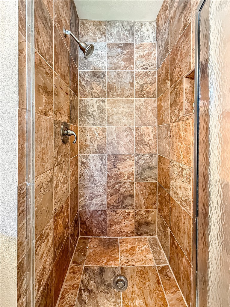 https://media.crmls.org/medias/5529a00d-258a-439e-877e-a1d542b8913a.jpg?preset=X-Large
