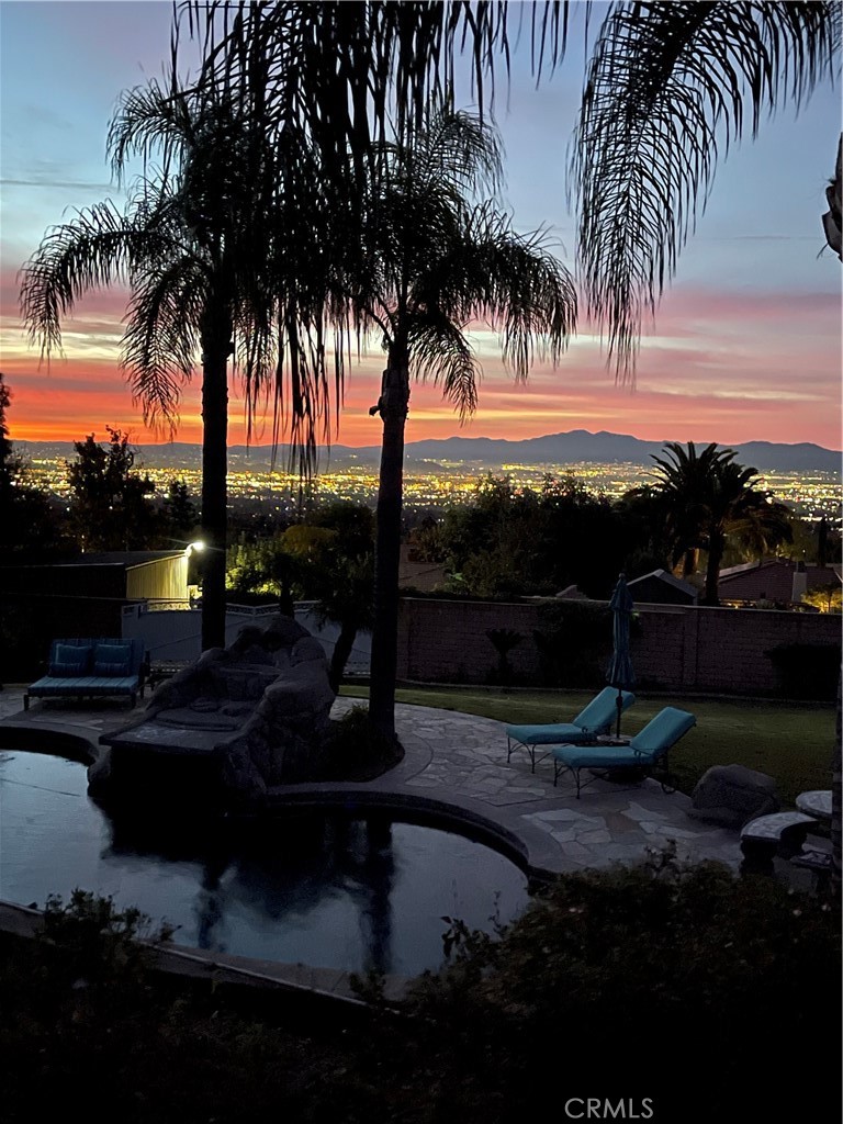 https://media.crmls.org/medias/5529bae6-2ed6-4f29-bb2f-02d21fa6bbd2.jpg?preset=X-Large