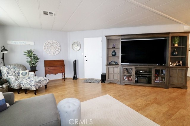 Detail Gallery Image 12 of 36 For 14044 Lake Glen Dr #38,  La Mirada,  CA 90638 - 2 Beds | 2 Baths