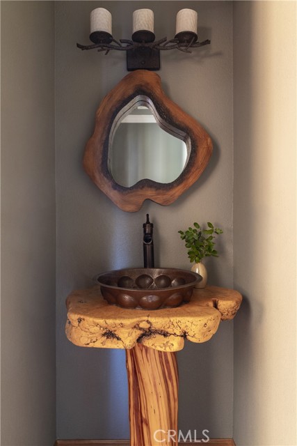 Detail Gallery Image 7 of 32 For 183 Chipmunk, Lake Arrowhead,  CA 92352 - 6 Beds | 5/1 Baths