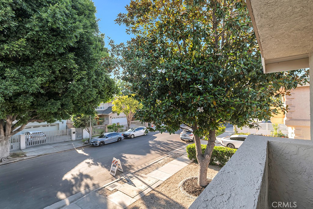 https://media.crmls.org/medias/552ab4e8-3589-4987-a8b0-2505d6f28329.jpg?preset=X-Large