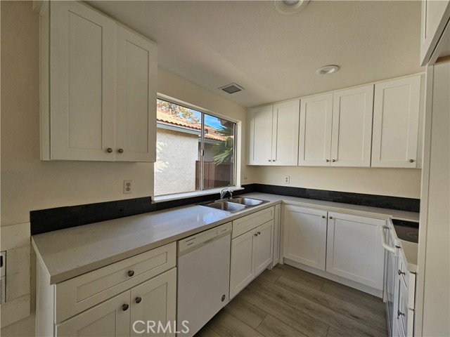 Detail Gallery Image 6 of 20 For 63 Orchard, Irvine,  CA 92618 - 2 Beds | 2 Baths