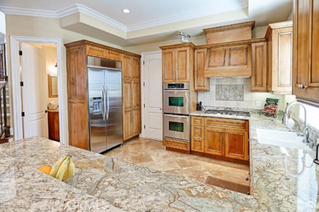 Lovely pattern on the granite and note the fridge and tile backsplash. Lovely pattern on the granite and note the fridge and tile backsplash.