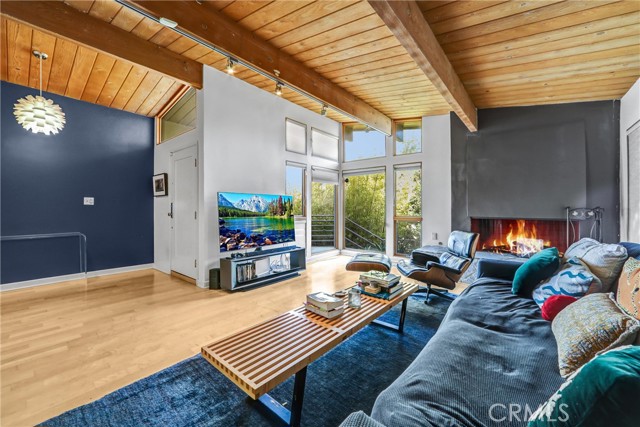 Detail Gallery Image 6 of 27 For 3830 Buena Park Dr, Studio City,  CA 91604 - 3 Beds | 3 Baths