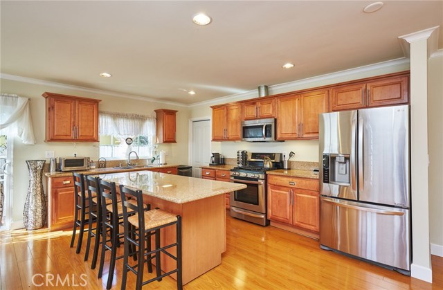 Detail Gallery Image 9 of 33 For 17827 Burbank Bld, Encino,  CA 91316 - 3 Beds | 2 Baths