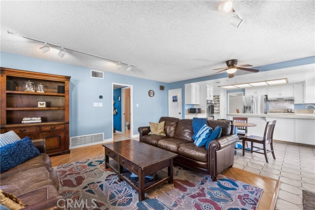 Detail Gallery Image 25 of 60 For 1635 Staffordshire, Lancaster,  CA 93534 - 4 Beds | 3 Baths