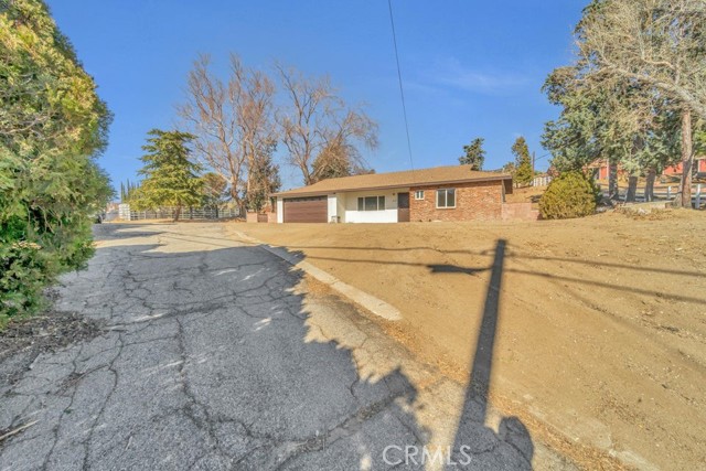 8627 Elizabeth Lake Road, Leona Valley CA: https://media.crmls.org/medias/552dae56-0e67-4e2d-88bb-9e786853f464.jpg