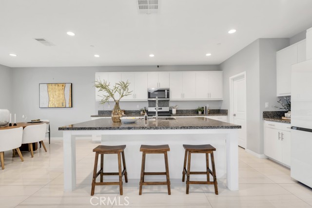 Detail Gallery Image 35 of 65 For 18348 Cachet, Canyon Country,  CA 91350 - 5 Beds | 5 Baths