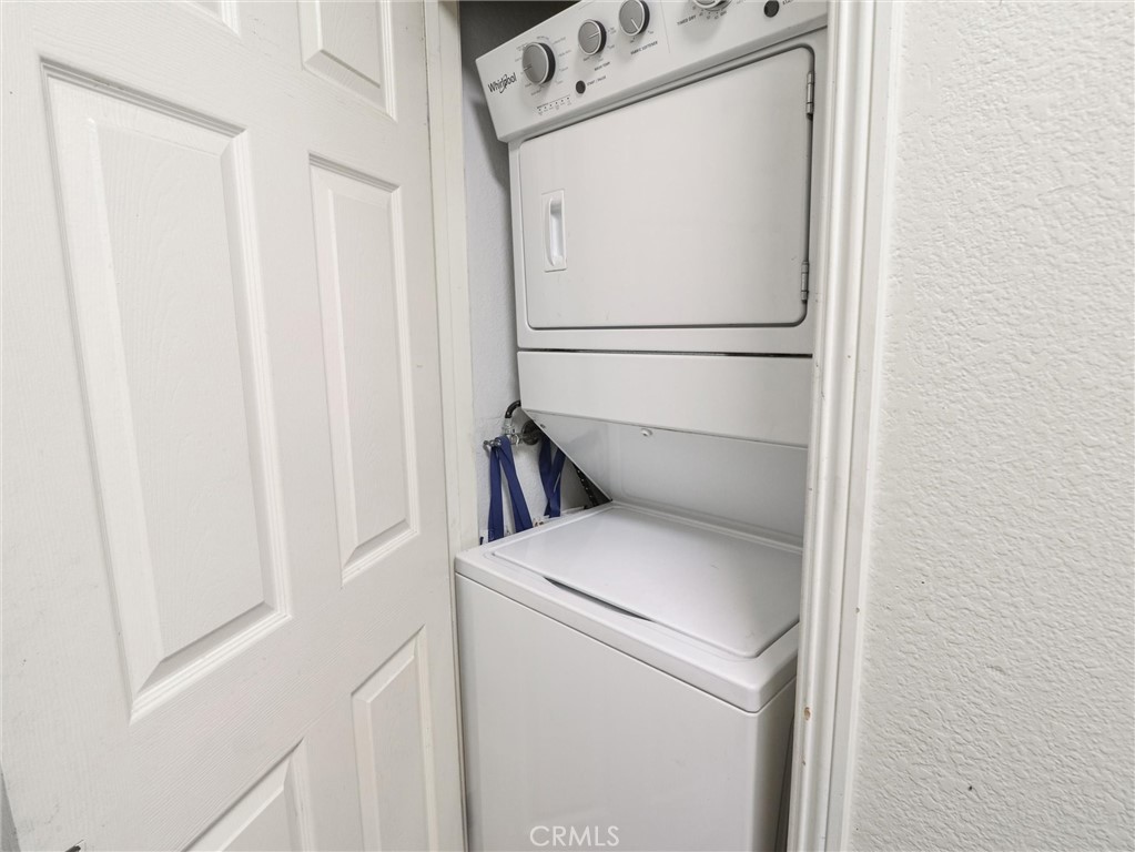https://media.crmls.org/medias/552f0ad5-63da-4ab8-8fc7-7d1124beb48b.jpg?preset=X-Large
