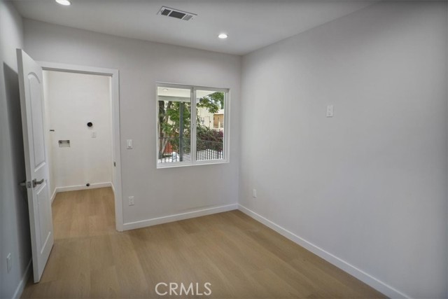 Detail Gallery Image 8 of 13 For 10324 Silverton Ave, Tujunga,  CA 91042 - 2 Beds | 1 Baths