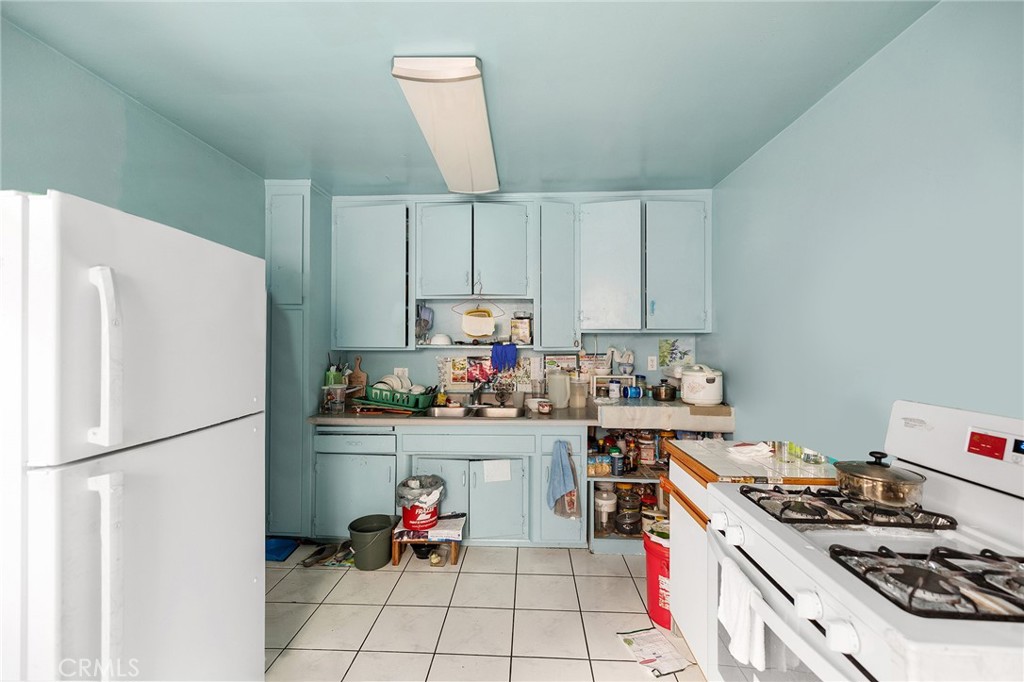 4077 Winona Avenue - photo 20