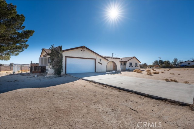 Detail Gallery Image 3 of 42 For 2581 Country Club Dr, Barstow,  CA 92311 - 3 Beds | 2 Baths