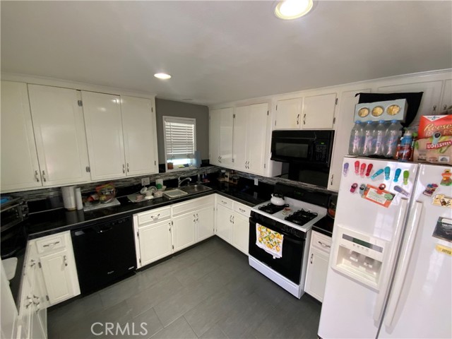 Detail Gallery Image 10 of 26 For 1286 W 23rd, San Bernardino,  CA 92405 - 3 Beds | 2 Baths