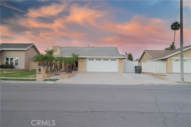 2425 S Lake