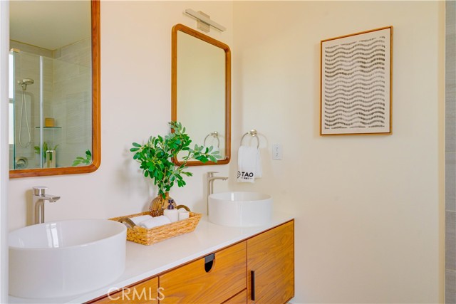 712 N Chestnut Avenue, Los Angeles CA: https://media.crmls.org/medias/553221f0-24e5-4a54-850a-26a8826c9677.jpg