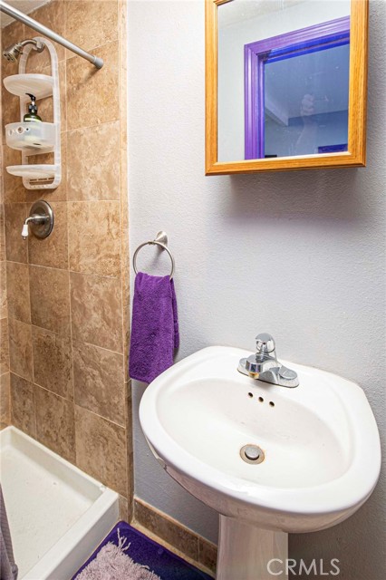 Image 19 of 33 For 15880 La Vida Drive