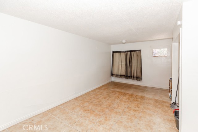 518 W Fredricks Street, Barstow CA: https://media.crmls.org/medias/55325222-64bf-49e9-b989-f2aec07d2f55.jpg