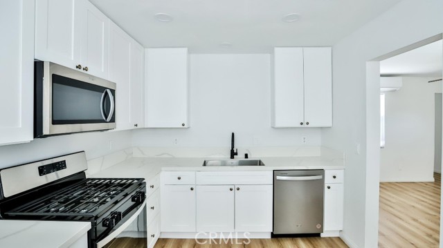 1113 S Golden West Avenue, Santa Ana CA: https://media.crmls.org/medias/55334da2-78f2-436b-8eb9-0c373bac704a.jpg