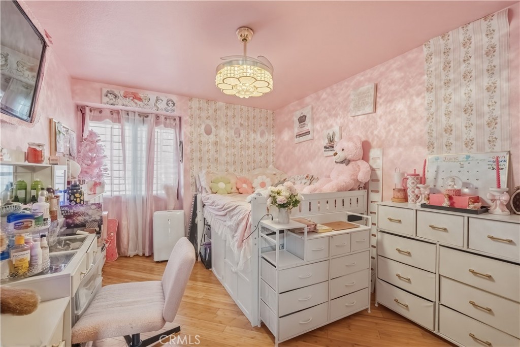 https://media.crmls.org/medias/553398a1-727b-40ce-aa94-f08e1a47117f.jpg?preset=X-Large