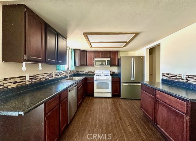 Detail Gallery Image 6 of 14 For 5374 Morongo Rd, Twentynine Palms,  CA 92277 - 3 Beds | 2 Baths