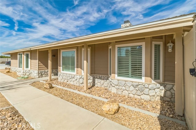 Detail Gallery Image 3 of 51 For 8722 Deep Creek Rd, Apple Valley,  CA 92308 - 3 Beds | 2/1 Baths