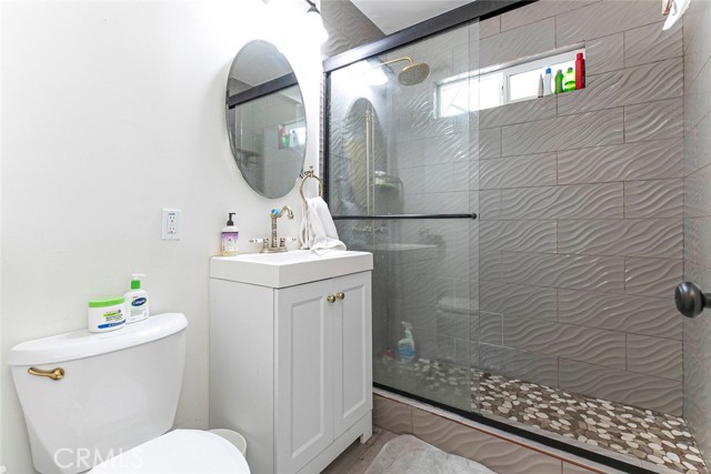 Detail Gallery Image 8 of 13 For 347 W Dryden St, Glendale,  CA 91202 - 2 Beds | 1 Baths