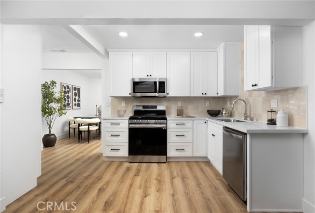 Detail Gallery Image 4 of 14 For 3332 W 134th St, Hawthorne,  CA 90250 - 3 Beds | 2 Baths