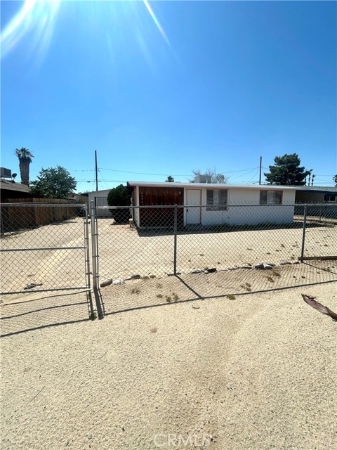 6096 Cahuilla Avenue, 29 Palms CA: https://media.crmls.org/medias/5535c4c1-c937-4c18-9451-63377c3e4aa5.jpg