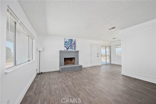 Detail Gallery Image 8 of 37 For 16104 Stagecoach Ave, Palmdale,  CA 93591 - 3 Beds | 2 Baths