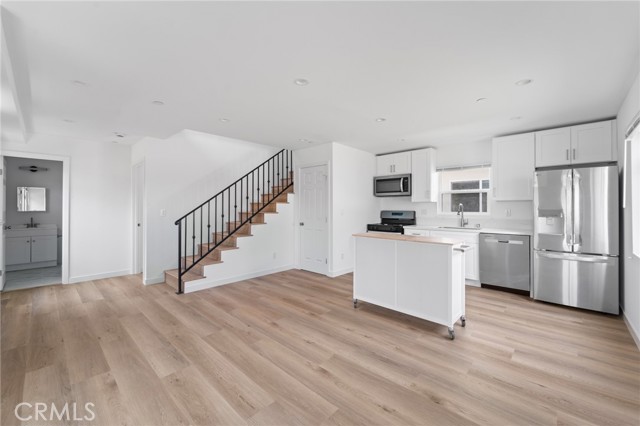 18656 Runnymede Street, Reseda CA: https://media.crmls.org/medias/55362219-08ed-4756-81f0-bd993883dbb9.jpg