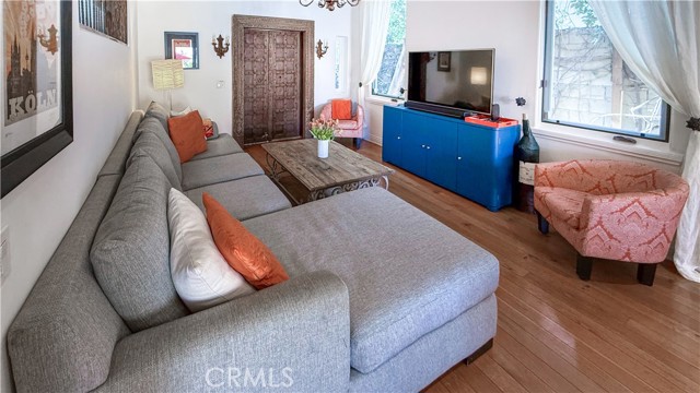 Detail Gallery Image 9 of 54 For 3524 Grand View Bld, Los Angeles,  CA 90066 - 5 Beds | 4/2 Baths