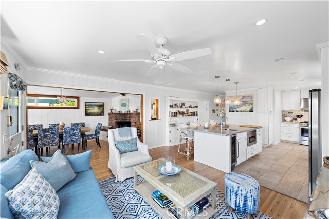 Detail Gallery Image 4 of 39 For 1016 Catalina, Laguna Beach,  CA 92651 - 3 Beds | 2 Baths