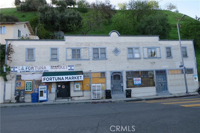 3374 Griffin Avenue, Los Angeles CA: https://media.crmls.org/medias/5536f1ed-a804-4ea0-8cc8-6dc45165108a.jpg