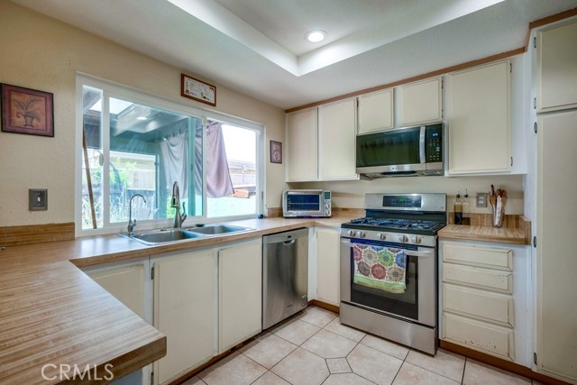 596 Parkview Drive, Lake Elsinore CA: https://media.crmls.org/medias/55377d85-32b2-4522-adaa-8219c8799a19.jpg