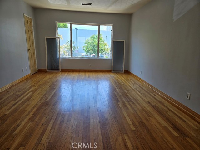 Detail Gallery Image 3 of 8 For 14701 Dickens St #5,  Sherman Oaks,  CA 91403 - 1 Beds | 1 Baths