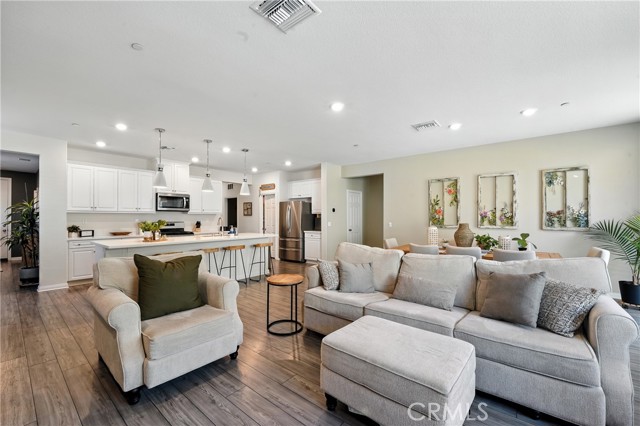 Detail Gallery Image 10 of 34 For 41018 Chambord Dr, Lake Elsinore,  CA 92532 - 4 Beds | 2 Baths